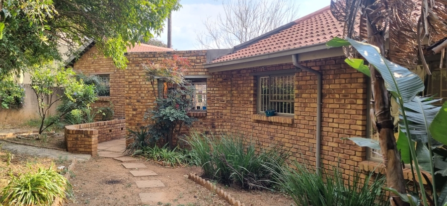 4 Bedroom Property for Sale in Radiokop Gauteng