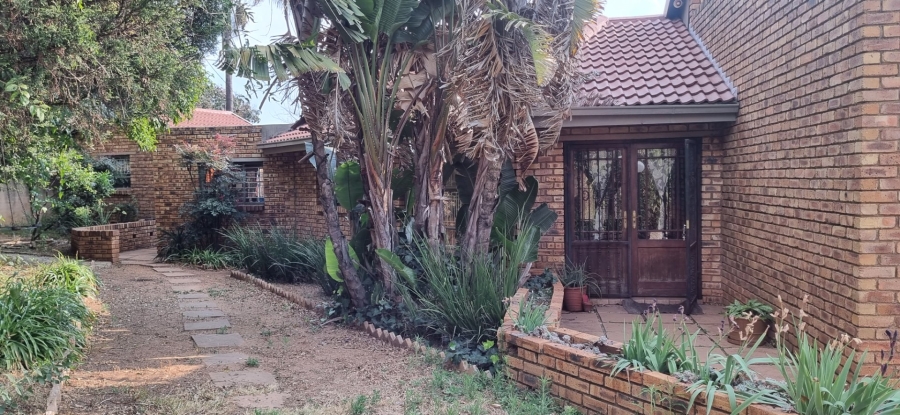 4 Bedroom Property for Sale in Radiokop Gauteng