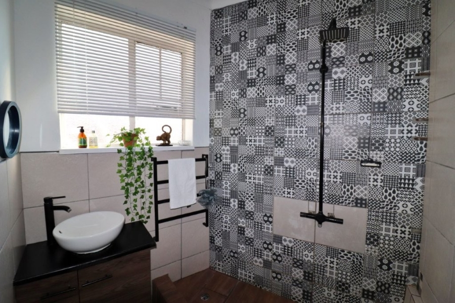 1 Bedroom Property for Sale in Sunnyridge Gauteng