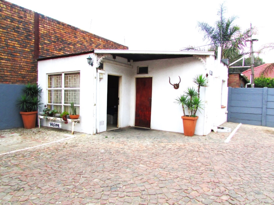 8 Bedroom Property for Sale in Vanderbijlpark CW 2 Gauteng