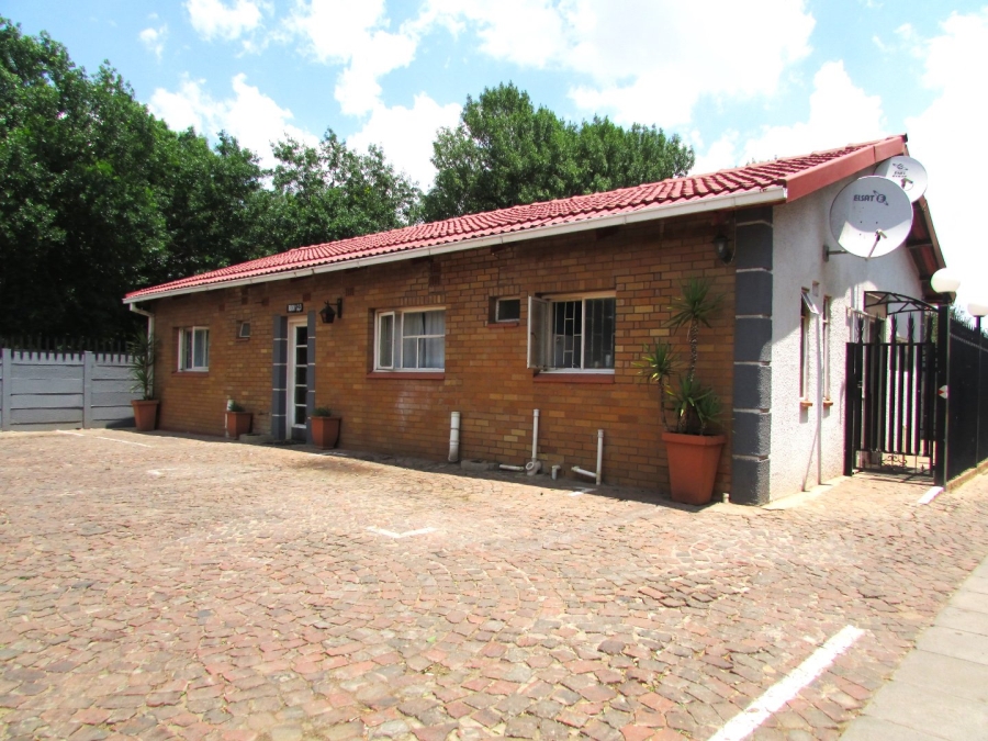 8 Bedroom Property for Sale in Vanderbijlpark CW 2 Gauteng