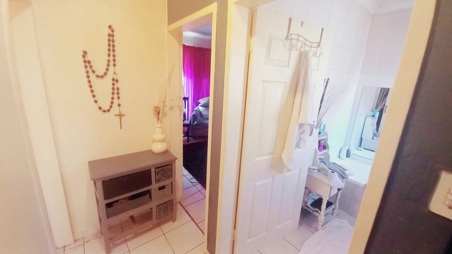 2 Bedroom Property for Sale in Vanderbijlpark SE 3 Gauteng