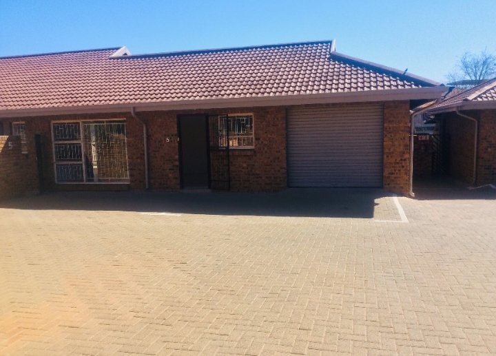 2 Bedroom Property for Sale in New Redruth Gauteng