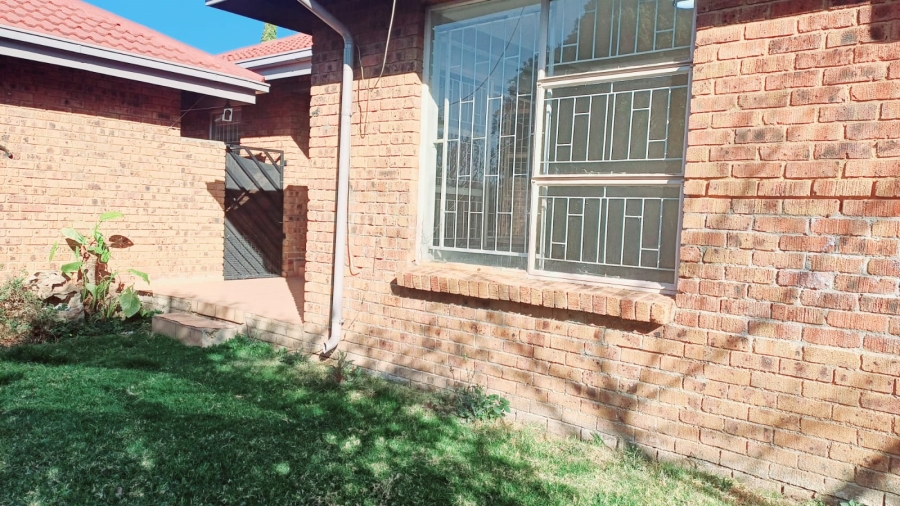 2 Bedroom Property for Sale in New Redruth Gauteng