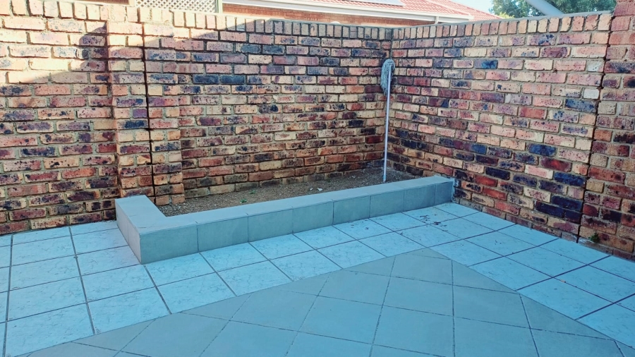 2 Bedroom Property for Sale in New Redruth Gauteng