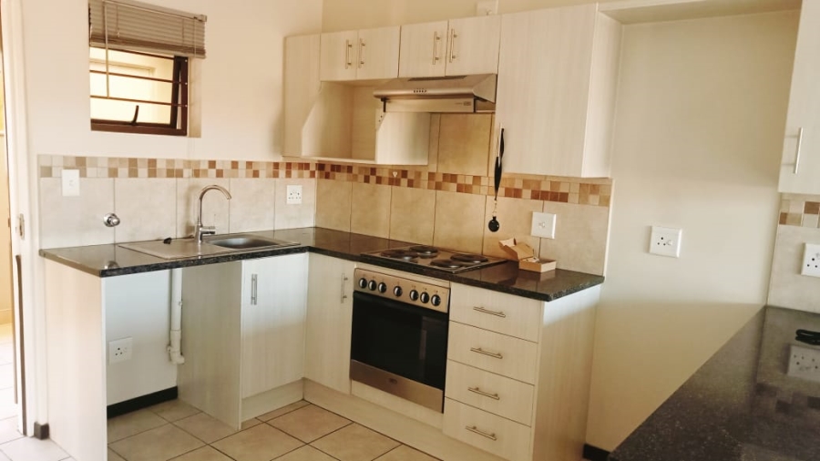 1 Bedroom Property for Sale in Featherbrooke Hills Retirement Gauteng