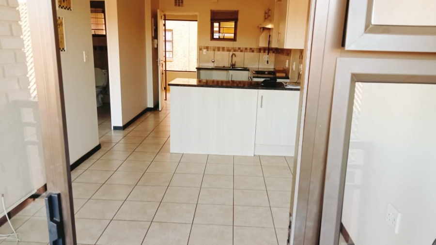 1 Bedroom Property for Sale in Featherbrooke Hills Retirement Gauteng