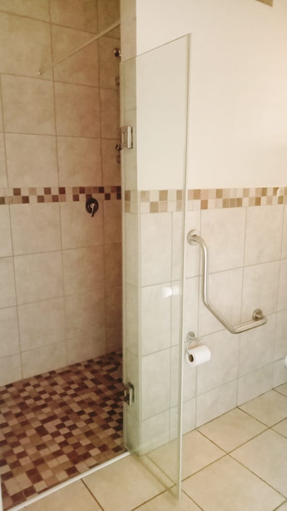 1 Bedroom Property for Sale in Featherbrooke Hills Retirement Gauteng