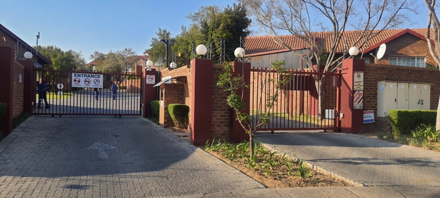 2 Bedroom Property for Sale in The Reeds Gauteng