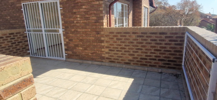 2 Bedroom Property for Sale in The Reeds Gauteng