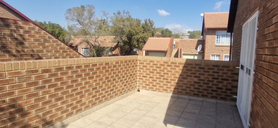 2 Bedroom Property for Sale in The Reeds Gauteng