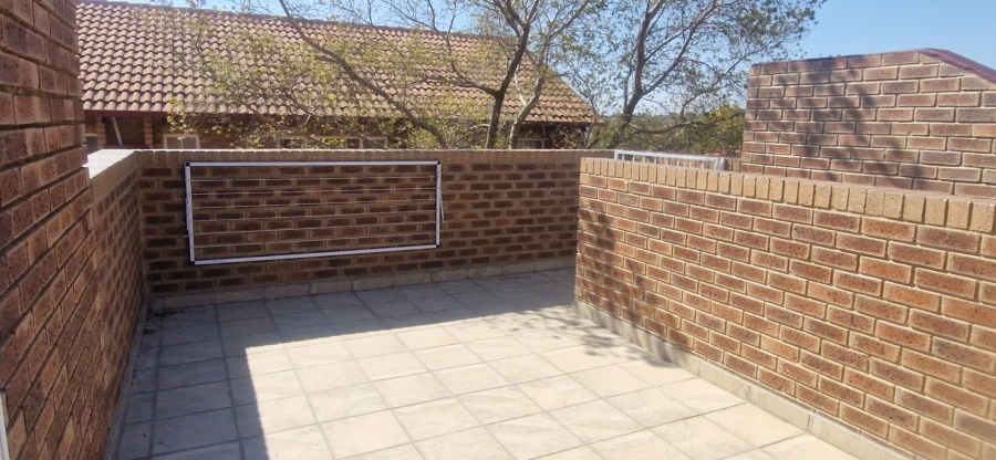 2 Bedroom Property for Sale in The Reeds Gauteng