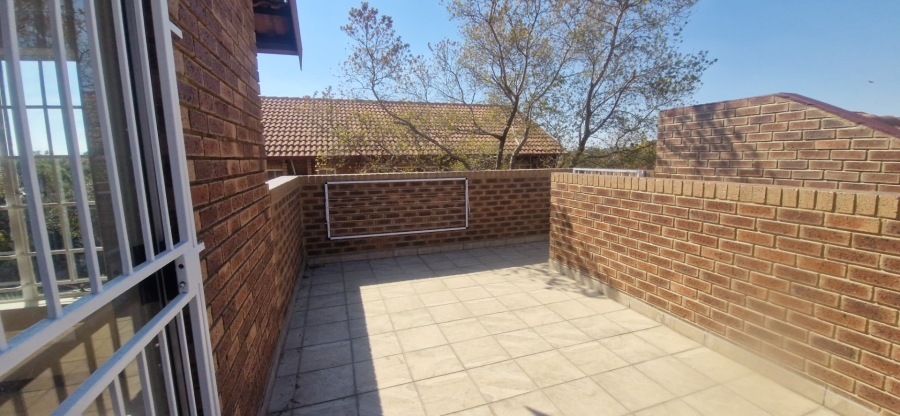 2 Bedroom Property for Sale in The Reeds Gauteng