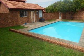 2 Bedroom Property for Sale in The Reeds Gauteng