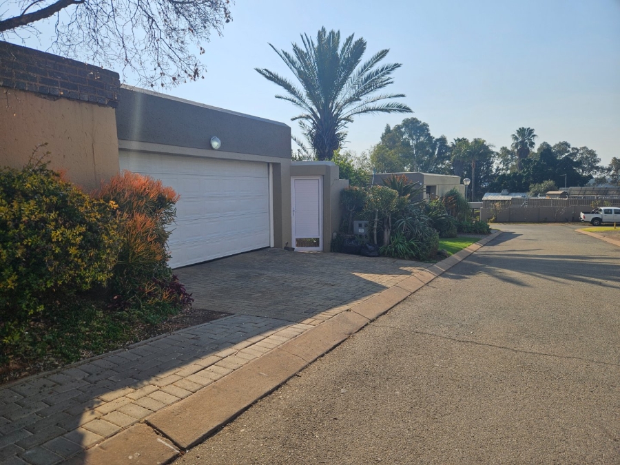3 Bedroom Property for Sale in Bromhof Gauteng