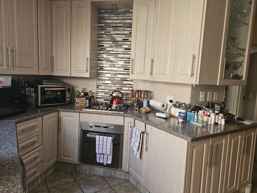 3 Bedroom Property for Sale in Bromhof Gauteng