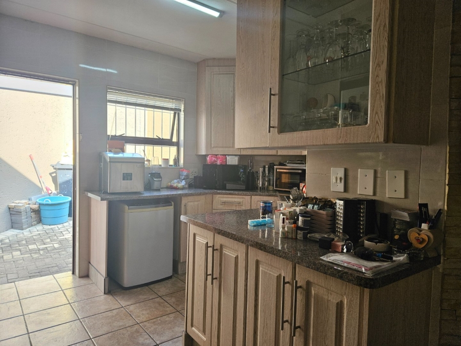 3 Bedroom Property for Sale in Bromhof Gauteng