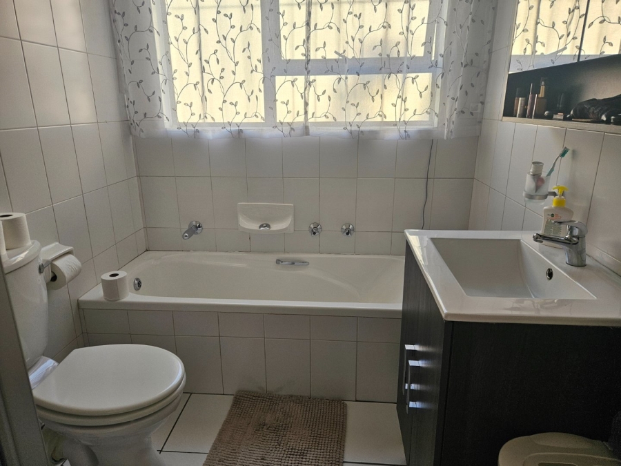 3 Bedroom Property for Sale in Bromhof Gauteng