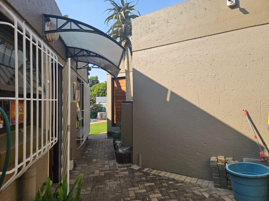 3 Bedroom Property for Sale in Bromhof Gauteng