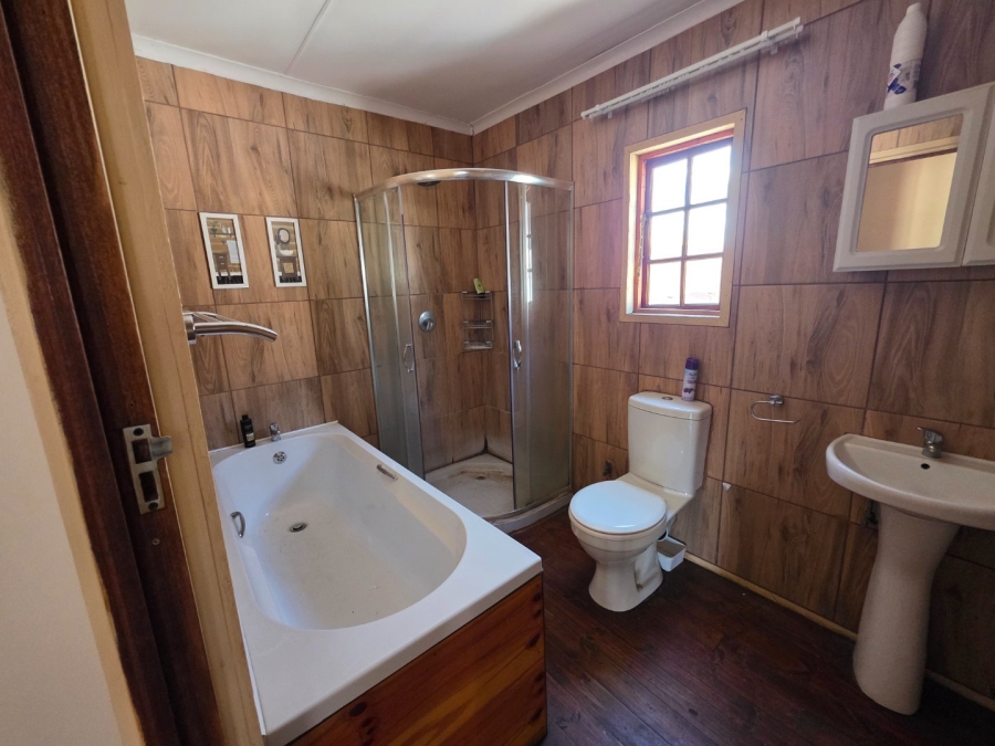 5 Bedroom Property for Sale in Vanderbijlpark SW 1 Gauteng