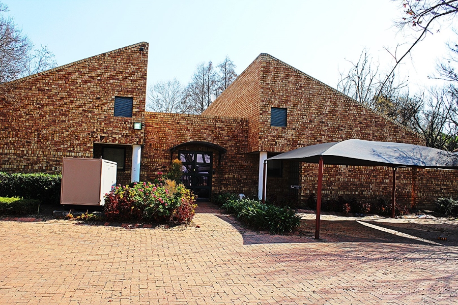  Bedroom Property for Sale in Woodmead Gauteng