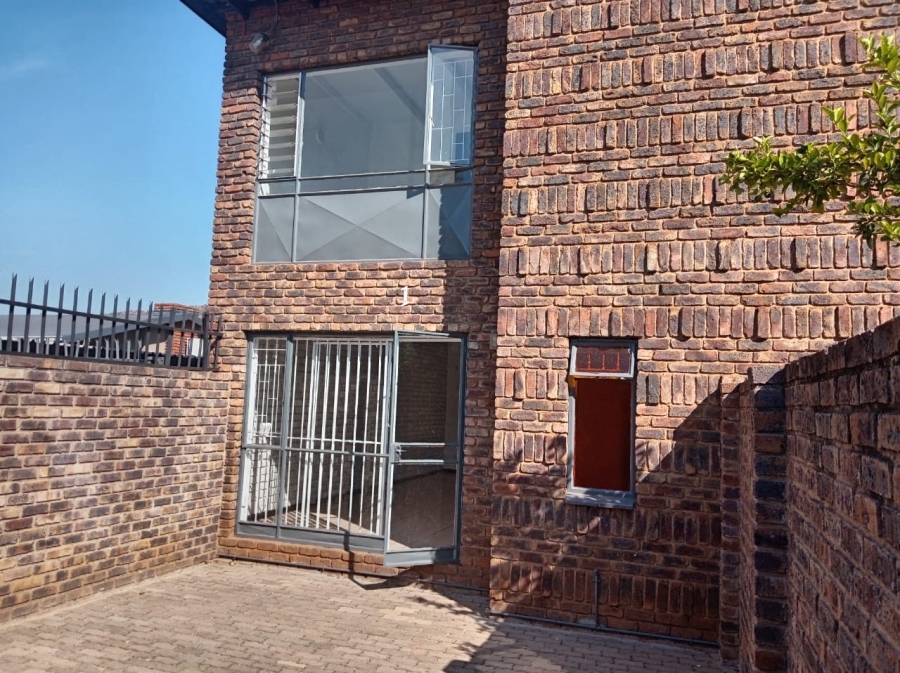 2 Bedroom Property for Sale in Pretoria North Gauteng