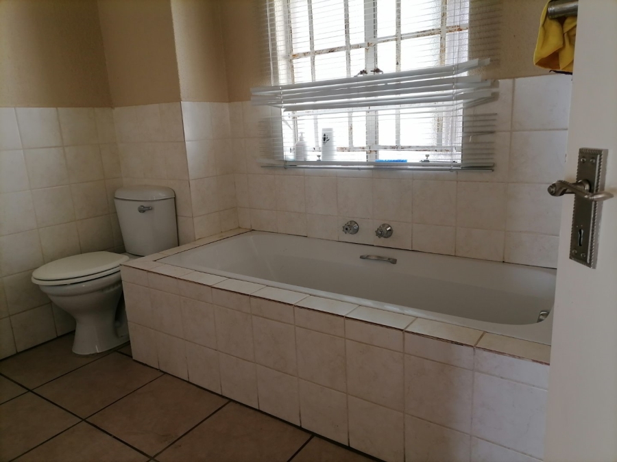 1 Bedroom Property for Sale in Willowbrook Gauteng
