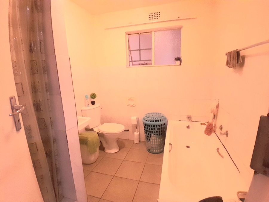 2 Bedroom Property for Sale in Vorna Valley Gauteng