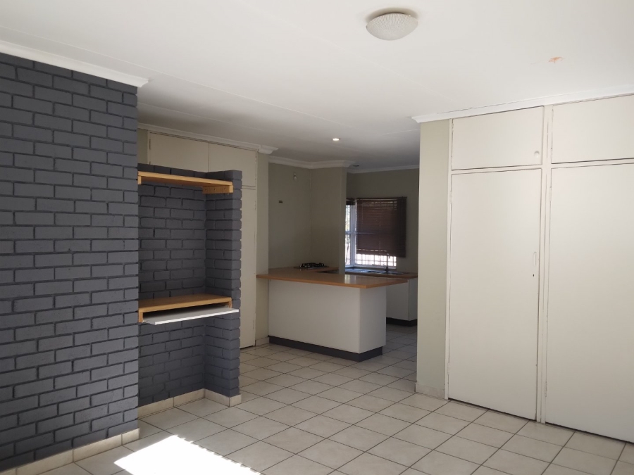 To Let 1 Bedroom Property for Rent in Vorna Valley Gauteng