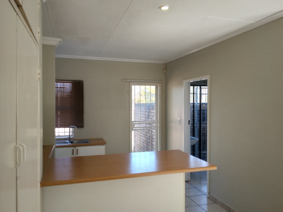 To Let 1 Bedroom Property for Rent in Vorna Valley Gauteng