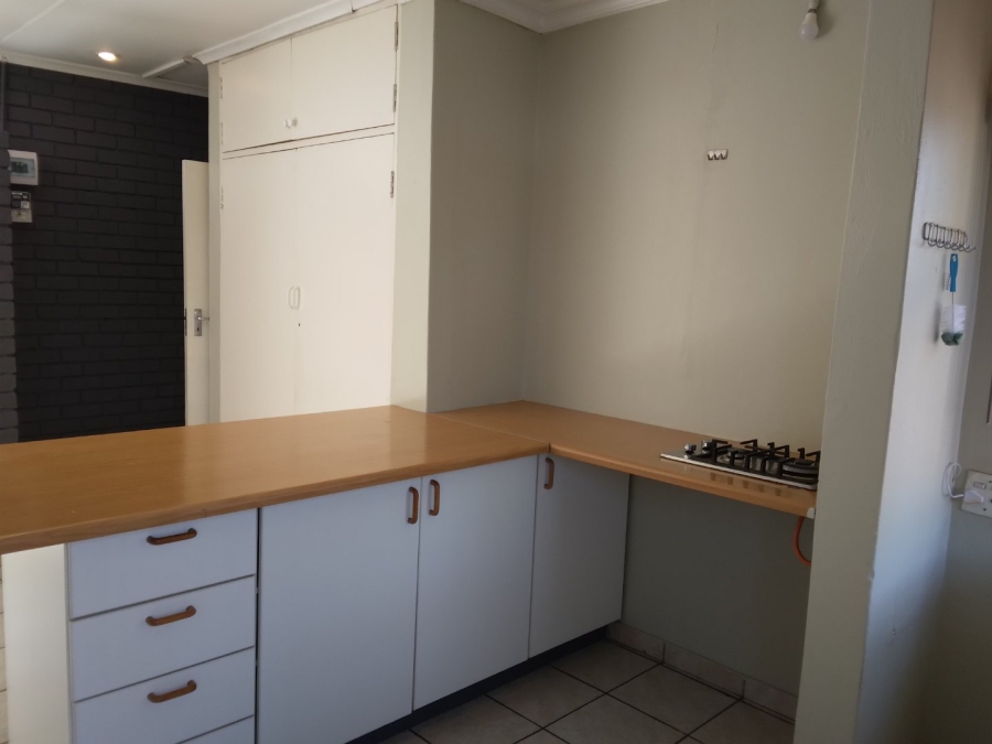 To Let 1 Bedroom Property for Rent in Vorna Valley Gauteng