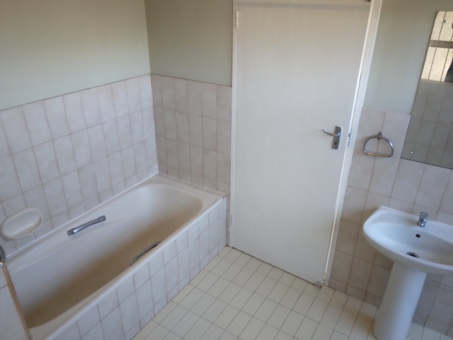 To Let 1 Bedroom Property for Rent in Vorna Valley Gauteng