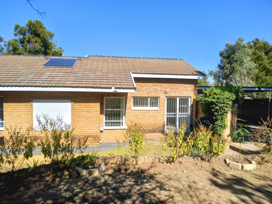 To Let 1 Bedroom Property for Rent in Vorna Valley Gauteng