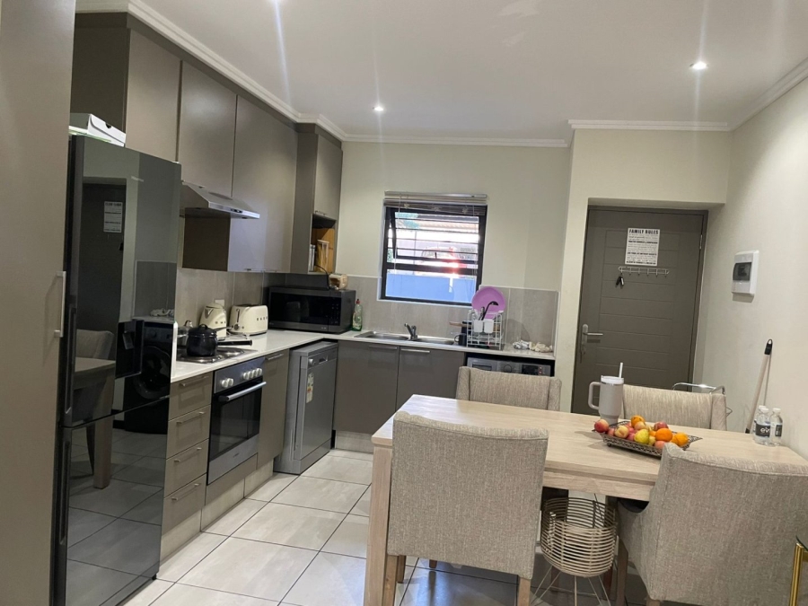 To Let 2 Bedroom Property for Rent in Fourways Gauteng