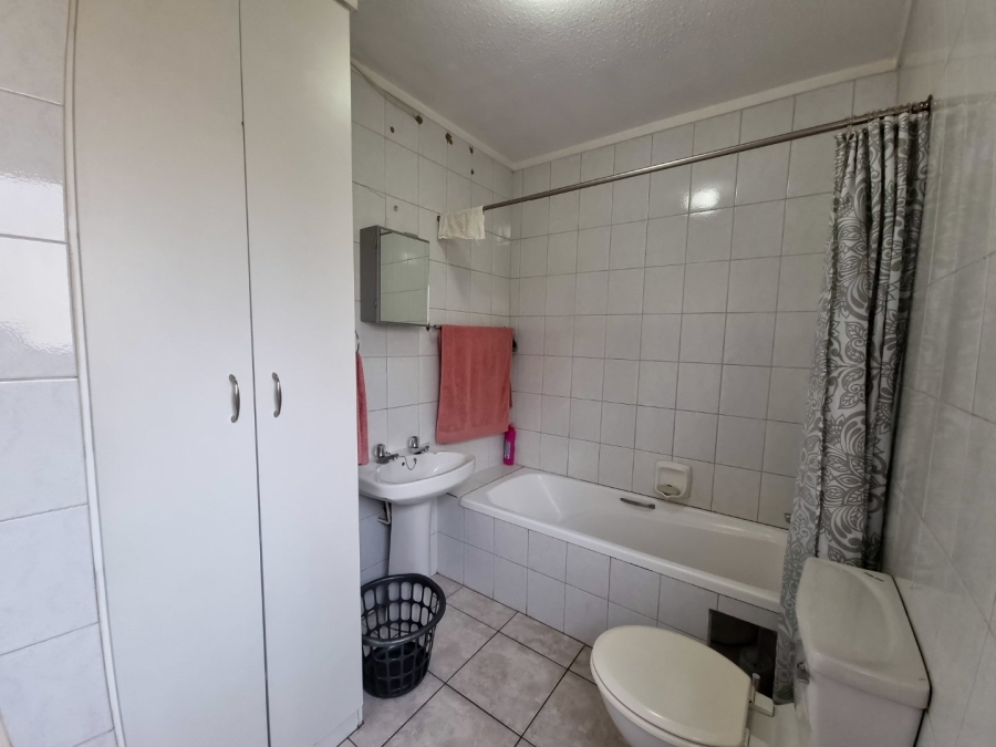 To Let 1 Bedroom Property for Rent in New Market Park Gauteng