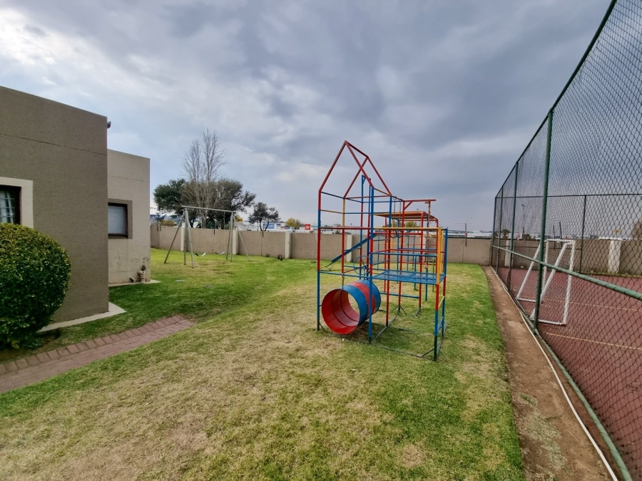 To Let 1 Bedroom Property for Rent in New Market Park Gauteng
