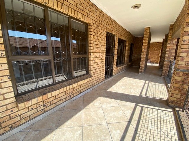 To Let 3 Bedroom Property for Rent in Cruywagenpark Gauteng