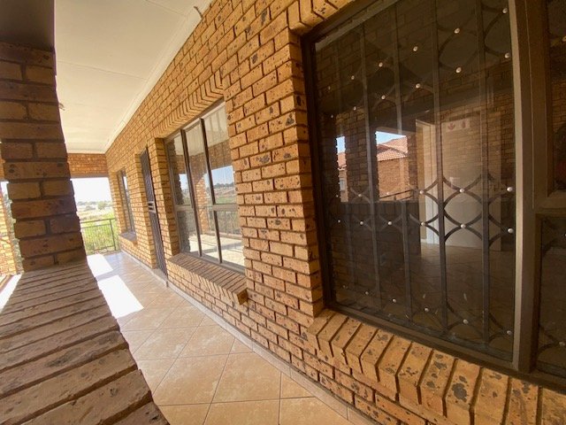 To Let 3 Bedroom Property for Rent in Cruywagenpark Gauteng