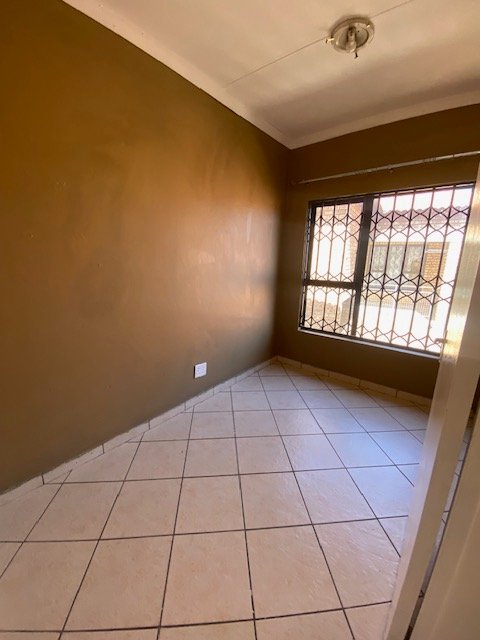 To Let 3 Bedroom Property for Rent in Cruywagenpark Gauteng