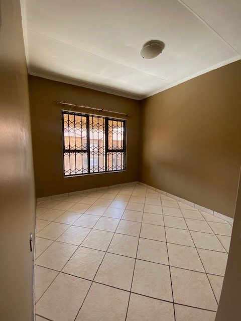 To Let 3 Bedroom Property for Rent in Cruywagenpark Gauteng