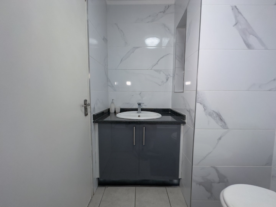 2 Bedroom Property for Sale in Menlyn Gauteng