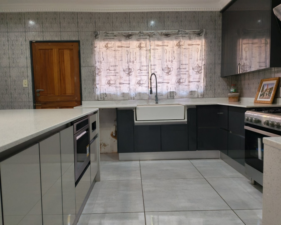 4 Bedroom Property for Sale in Ninapark Gauteng