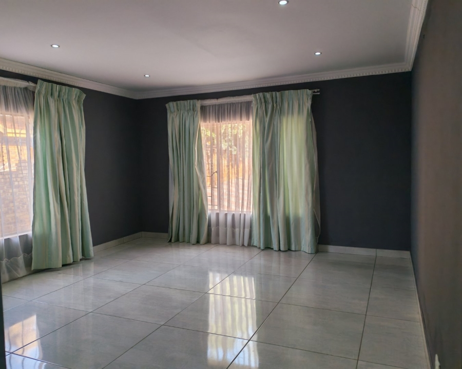 4 Bedroom Property for Sale in Ninapark Gauteng