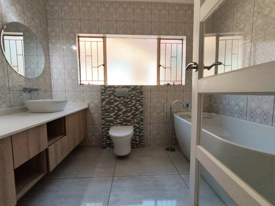 4 Bedroom Property for Sale in Ninapark Gauteng