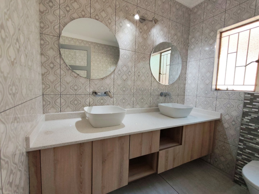 4 Bedroom Property for Sale in Ninapark Gauteng