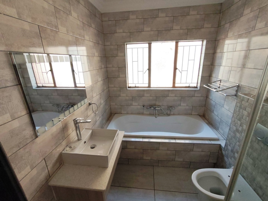 4 Bedroom Property for Sale in Ninapark Gauteng