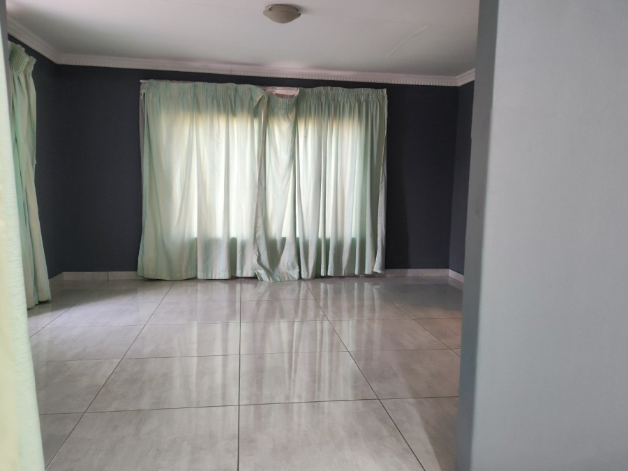 4 Bedroom Property for Sale in Ninapark Gauteng