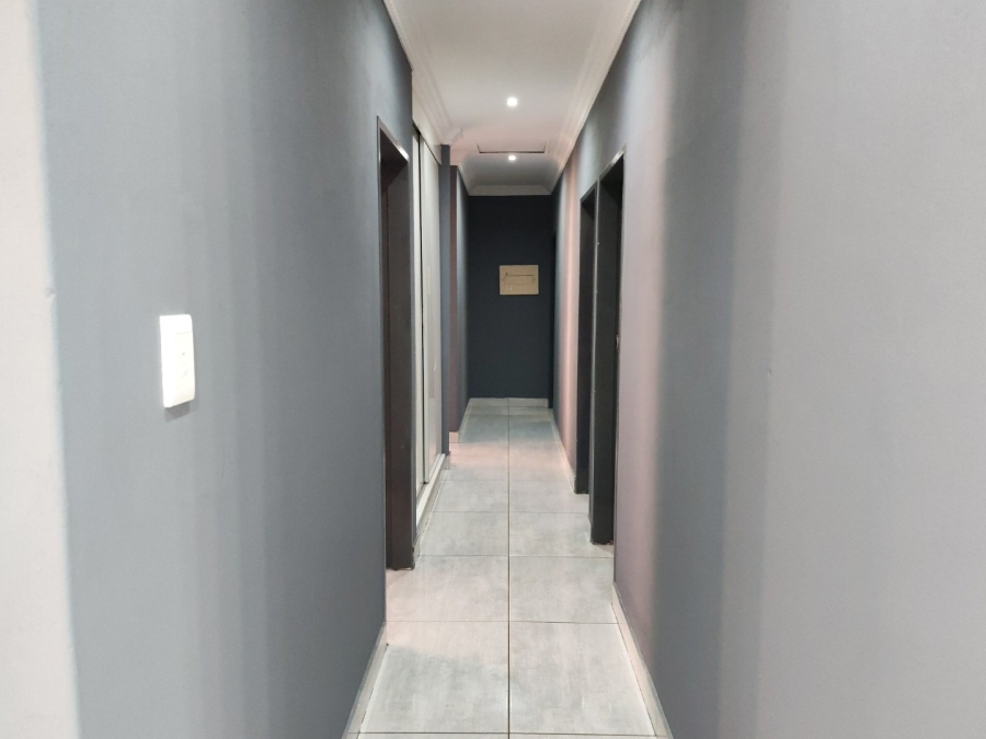 4 Bedroom Property for Sale in Ninapark Gauteng