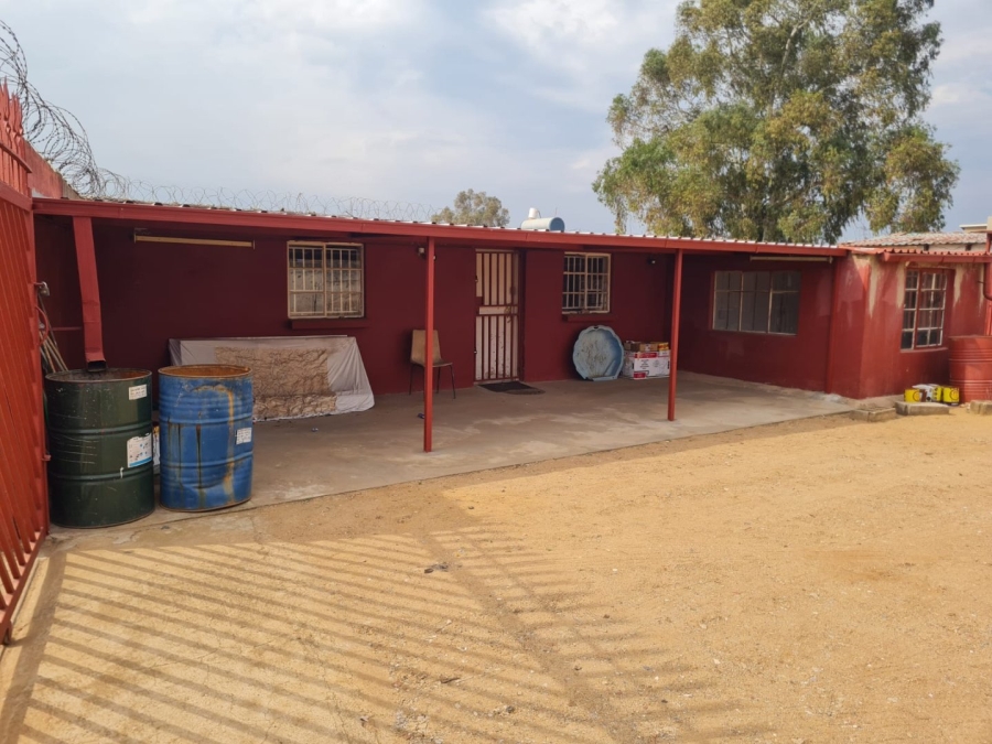 7 Bedroom Property for Sale in Lenasia Ext 13 Gauteng