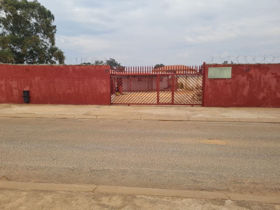 7 Bedroom Property for Sale in Lenasia Ext 13 Gauteng